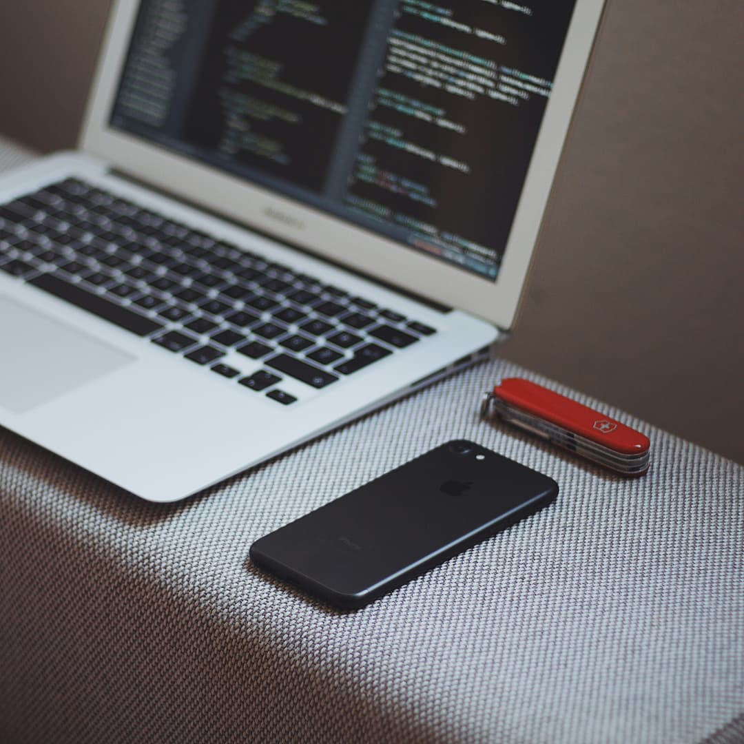 https://images.unsplash.com/photo-1496346651079-6ca5cb67f42f
